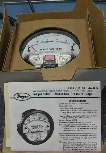 NEW Dwyer Magnehelic 2010 air pressure gage 0 10WC  