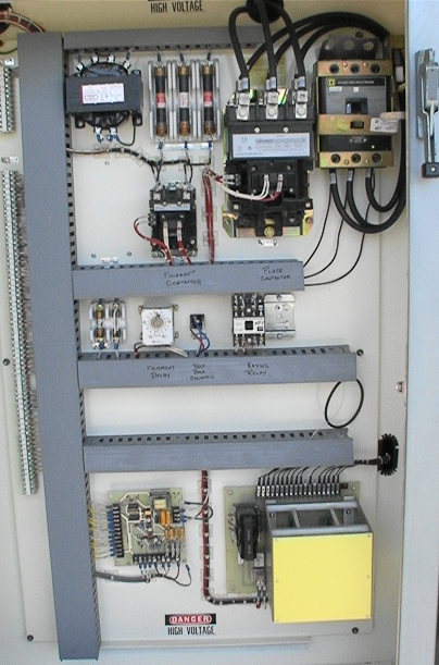 Theelectrical supply cabinet is nice and cleanly laid out. Itincludes 